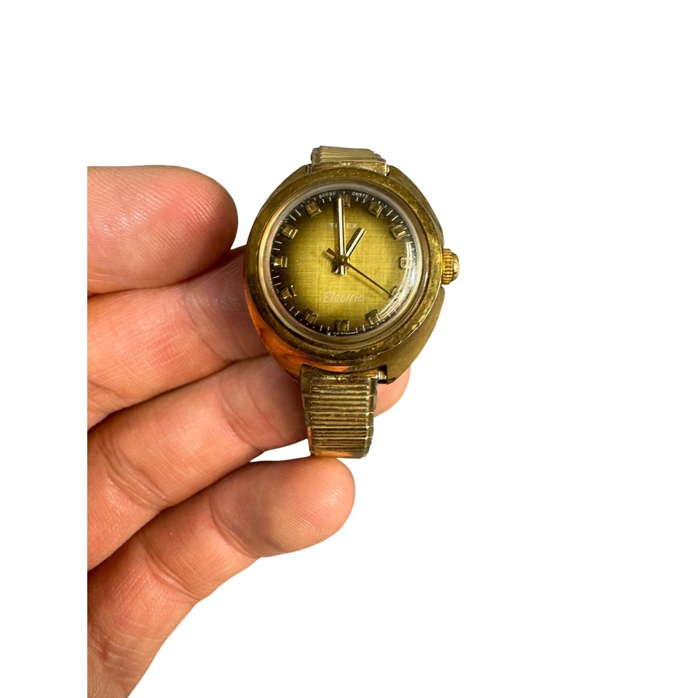 Vintage Timex Electric Watch Gold Tone Green Dial Speidel Expansion Band 80059